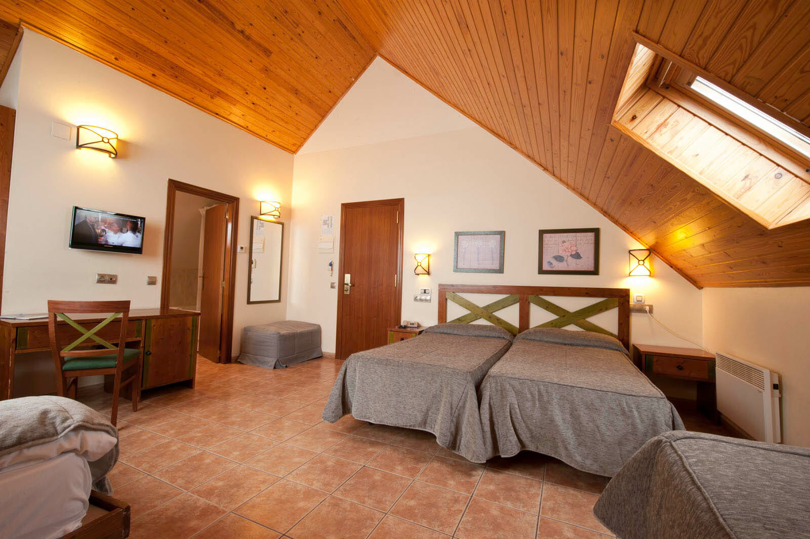 big-reservas-allotjaments-port-aine-200-habitacions-8galeriahabitaciofamiliarhotelportaine