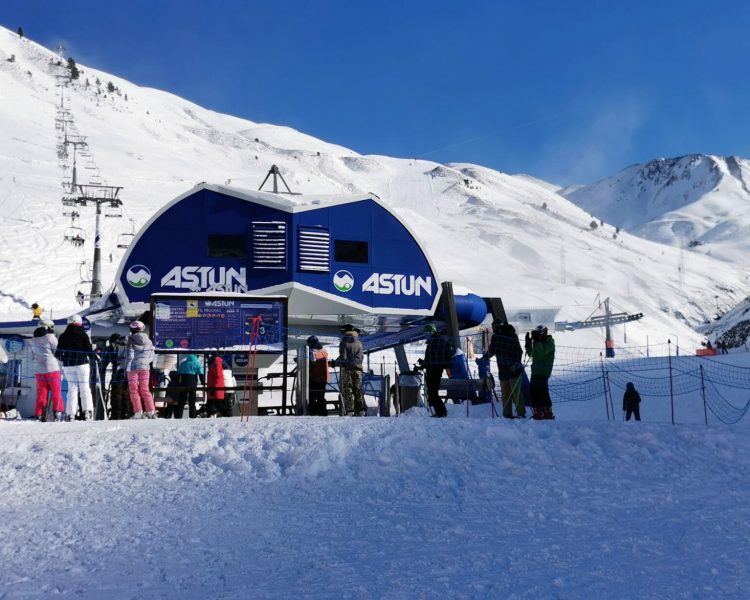Esquía en Astún con estudiantes la Semana Blanca